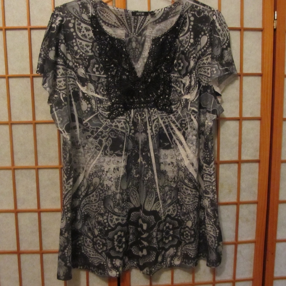 Black White and Gray Womens Apt 9 Top Size 2X